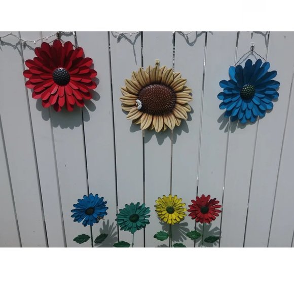 Hanging Metal Sunflower w/Bumble Bee Wall Décor - Picture 6 of 6